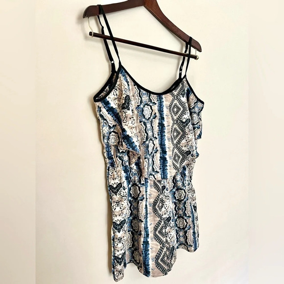 BAND OF GYPSIES BOG COLLECTIVE Women’s Silky Double Layer Romper Size Small - Picture 4 of 13